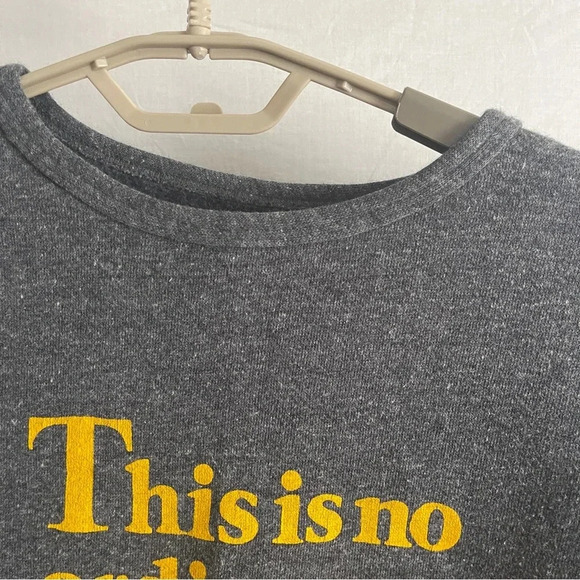 3/4 sleeve “this is no ordinary housewife” sweatshirt size L/XL - Picture 6 of 13